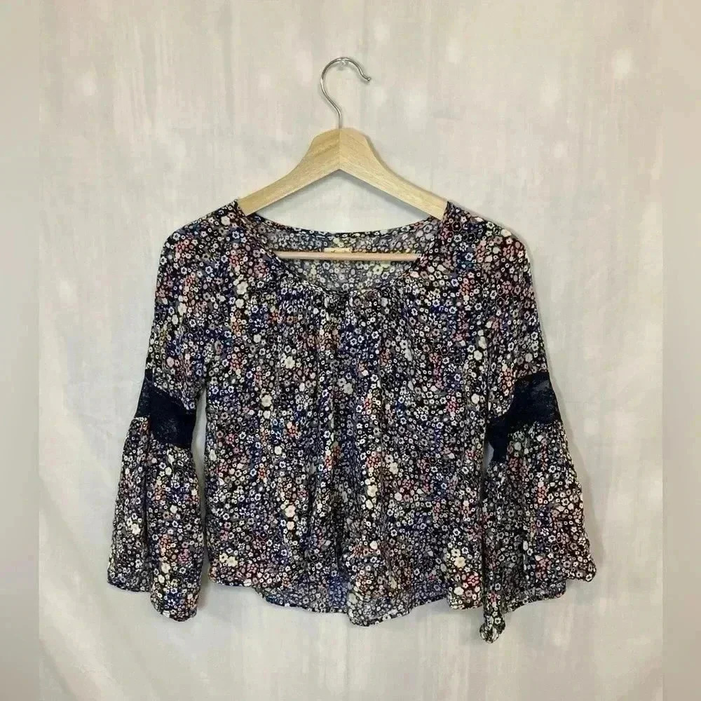 Hollister top